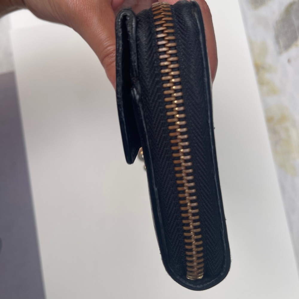 Chloe Elise Long Twist Lock Black and Gold Leather Wallet - Picture 10 of 16
